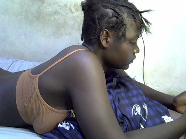 African-qeen1