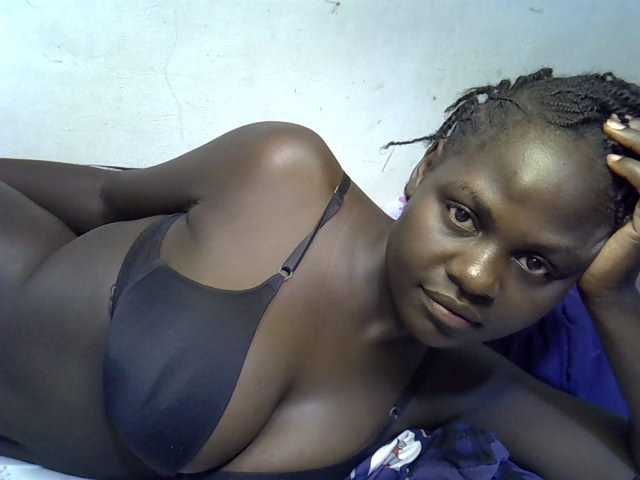 African-qeen1, en directo ahora en BongaCams