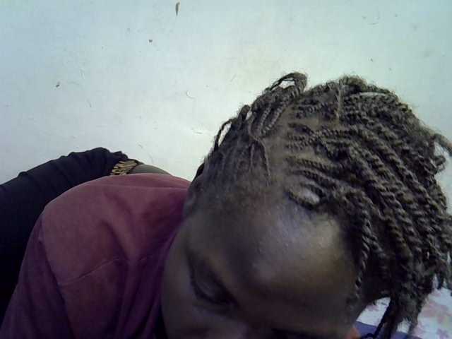 African-qeen1