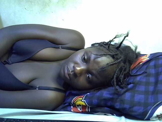 African-qeen1