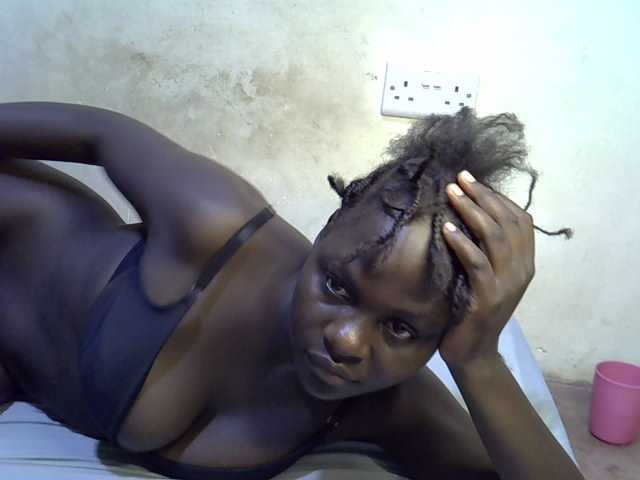 African-qeen1
