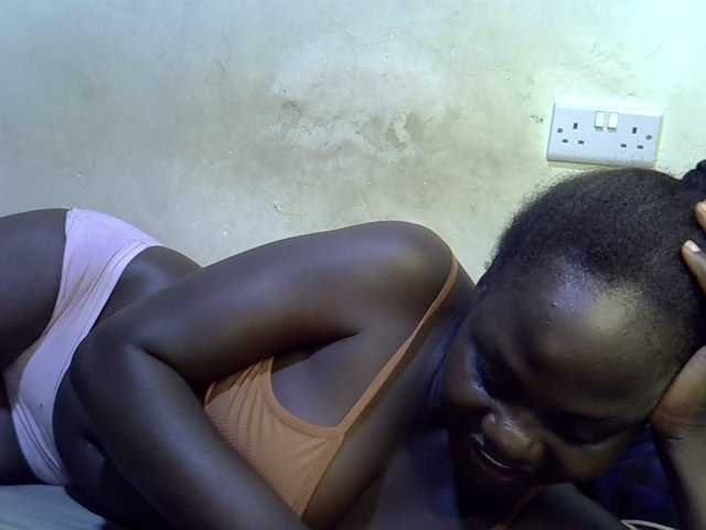 African-qeen1