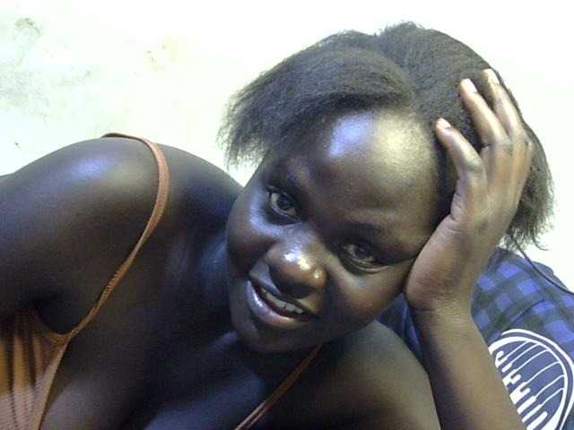 African-qeen1