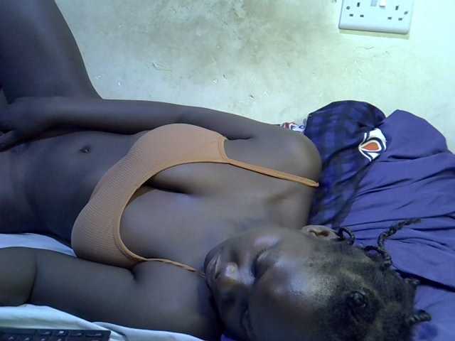 African-qeen1 live cam on BongaCams