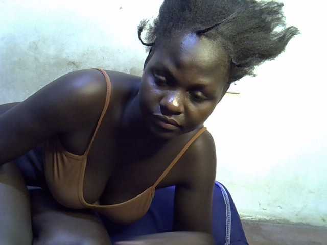 African-qeen1