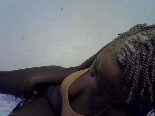 African-qeen1