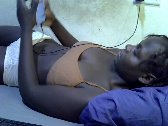 African-qeen1