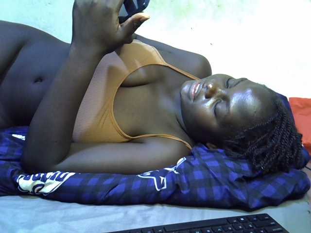 African-qeen1 live cam on BongaCams