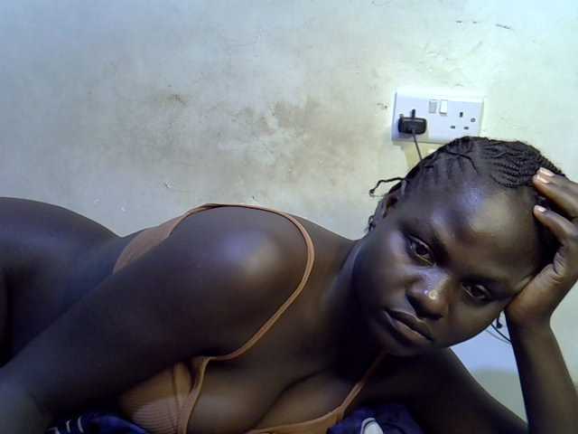 African-qeen1