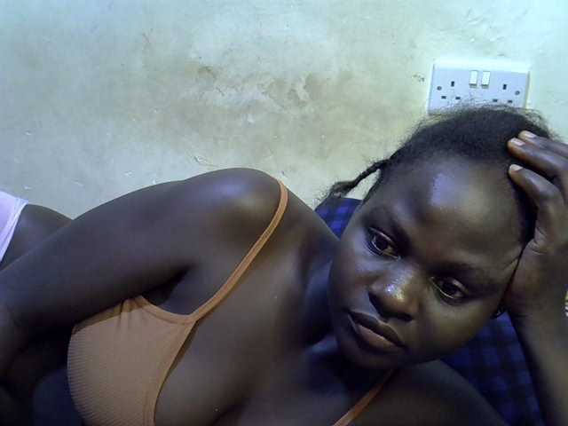 African-qeen1