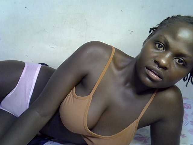 African-qeen1