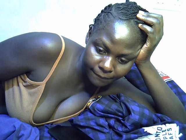 African-qeen1