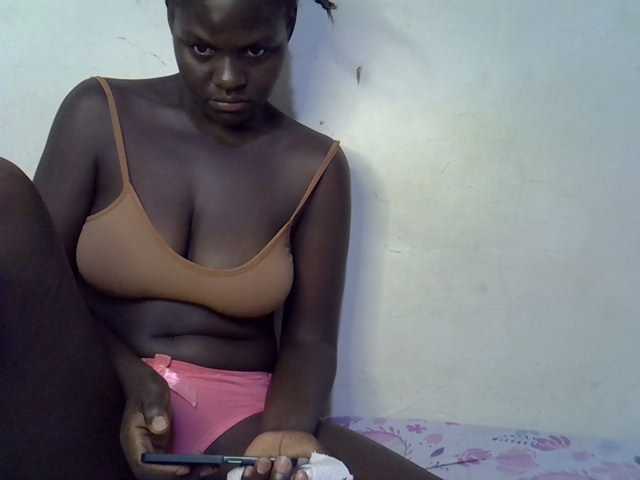 African-qeen1 live cam on BongaCams