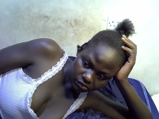 African-qeen1
