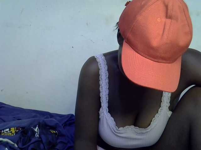 African-qeen1