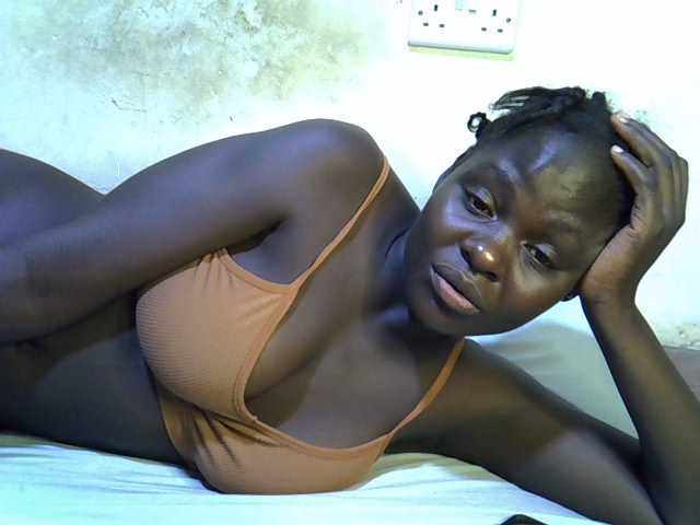 African-qeen1