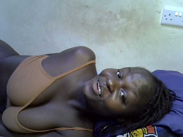 African-qeen1