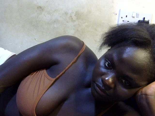 African-qeen1