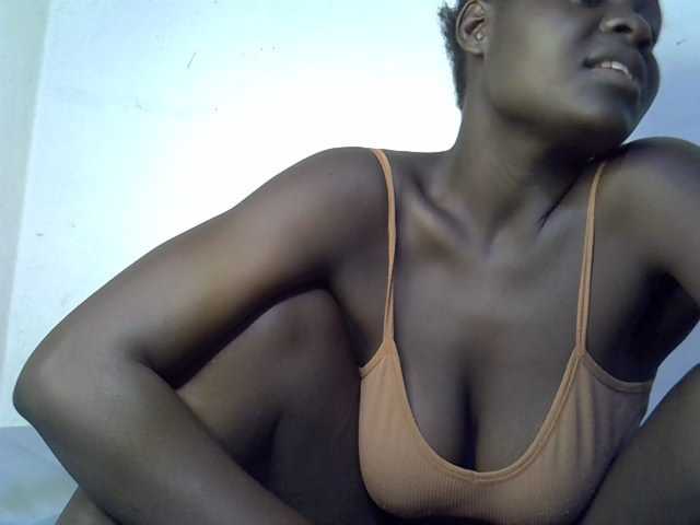 African-qeen1 live cam on BongaCams