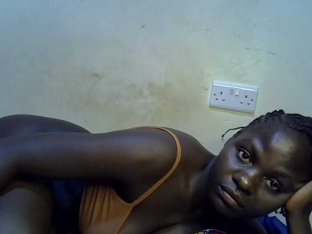 African-qeen1