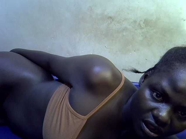 African-qeen1