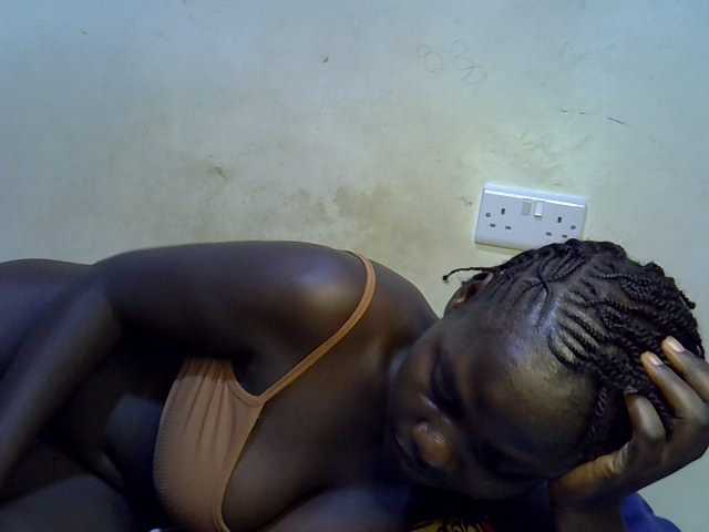 African-qeen1