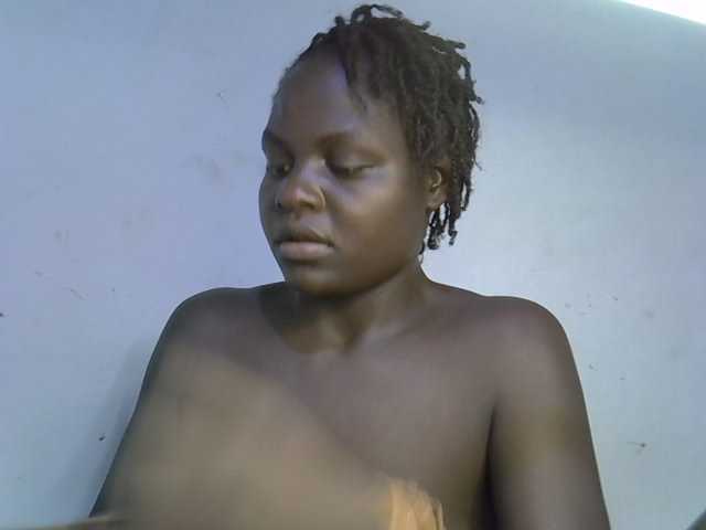 African-qeen1