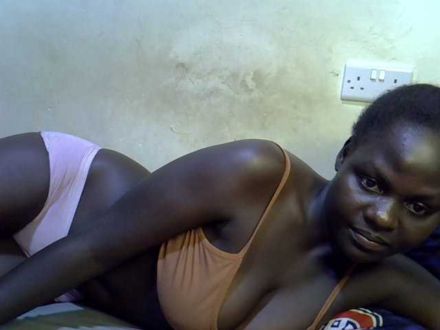 African-qeen1