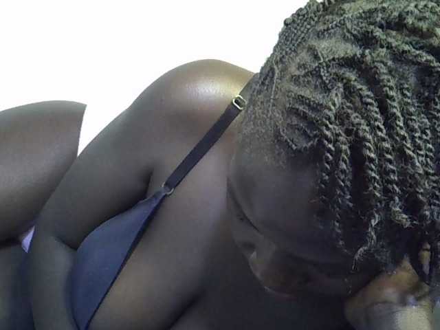 African-qeen1 live cam on BongaCams