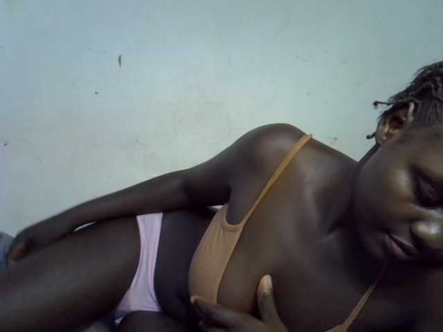 African-qeen1 live cam on BongaCams
