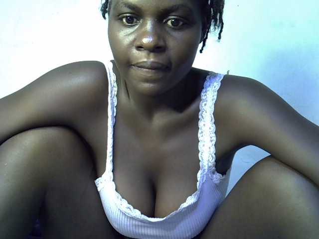 African-qeen1 live cam on BongaCams