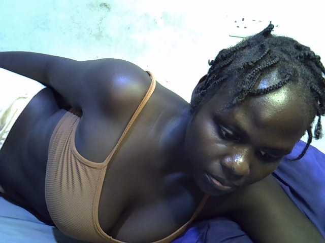 African-qeen1