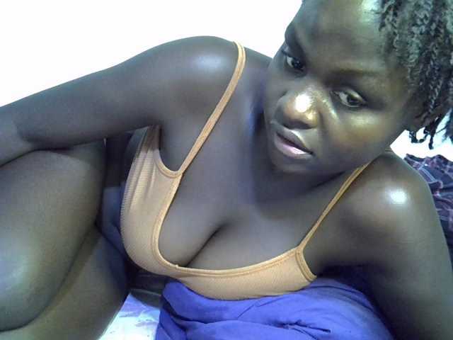 African-qeen1 live cam on BongaCams