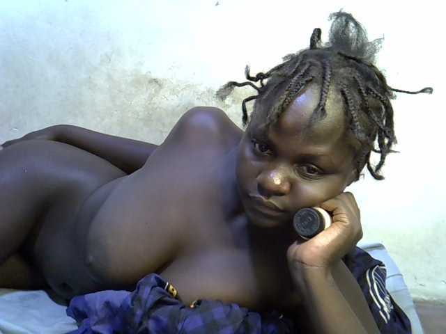 African-qeen1