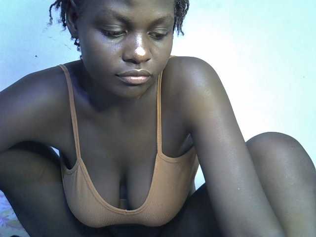 African-qeen1