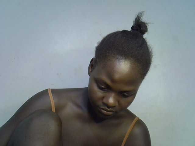 African-qeen1