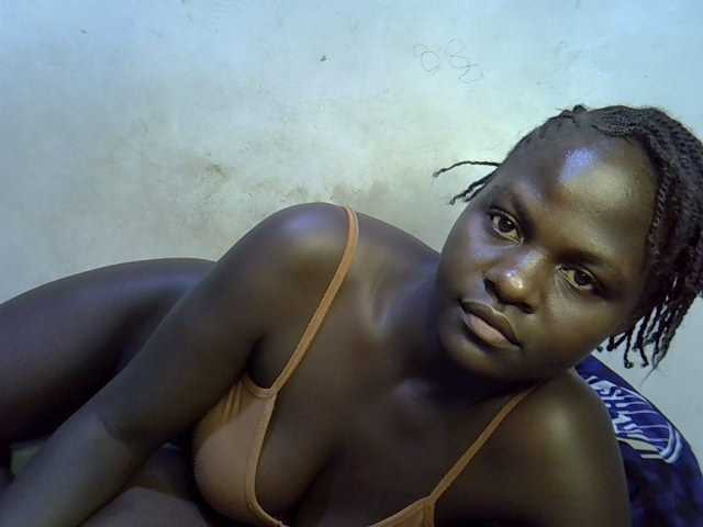 African-qeen1