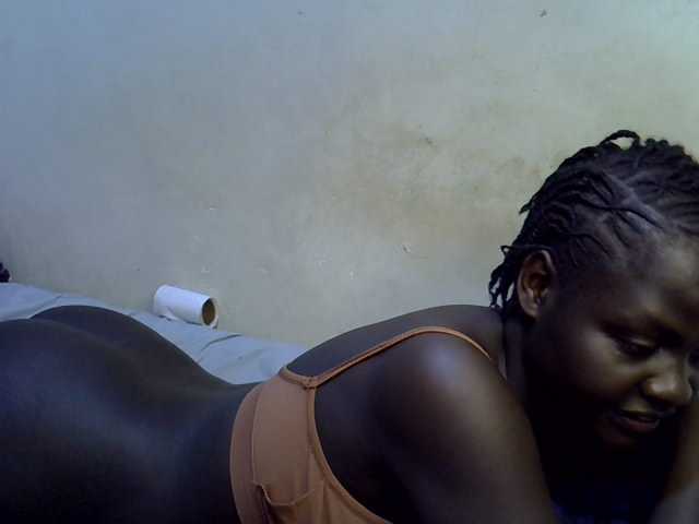 African-qeen1