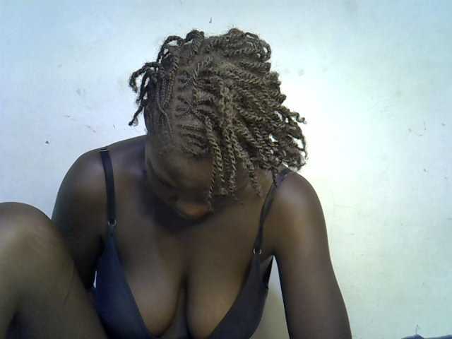 African-qeen1
