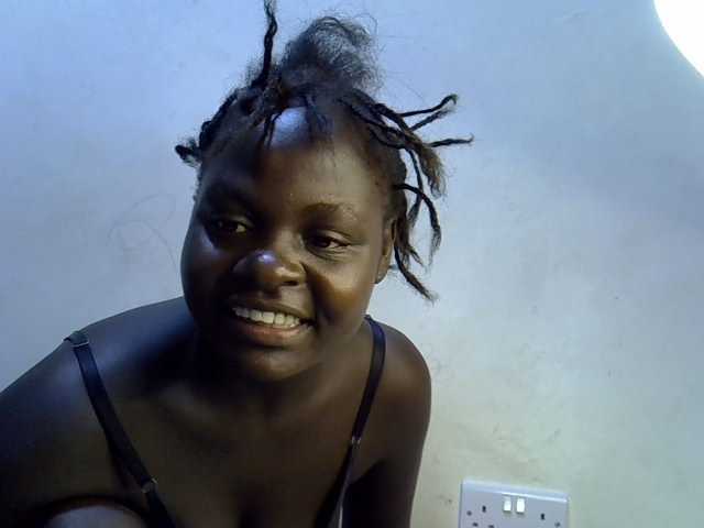 African-qeen1