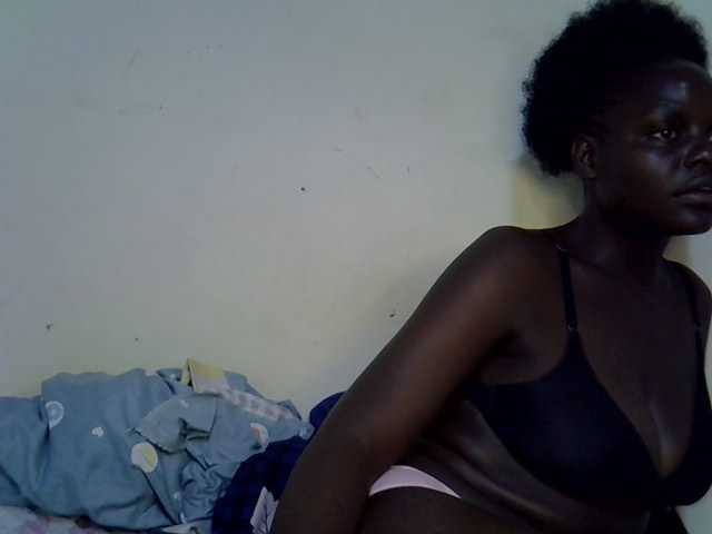 African-qeen1 live cam on BongaCams