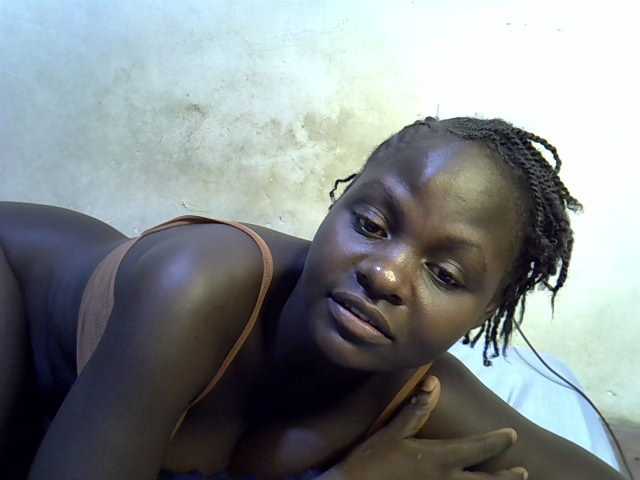 African-qeen1