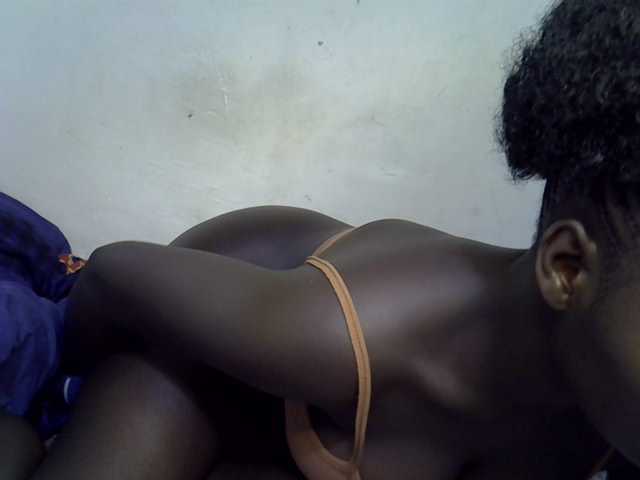 African-qeen1
