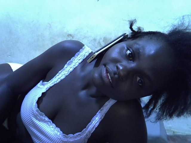 African-qeen1