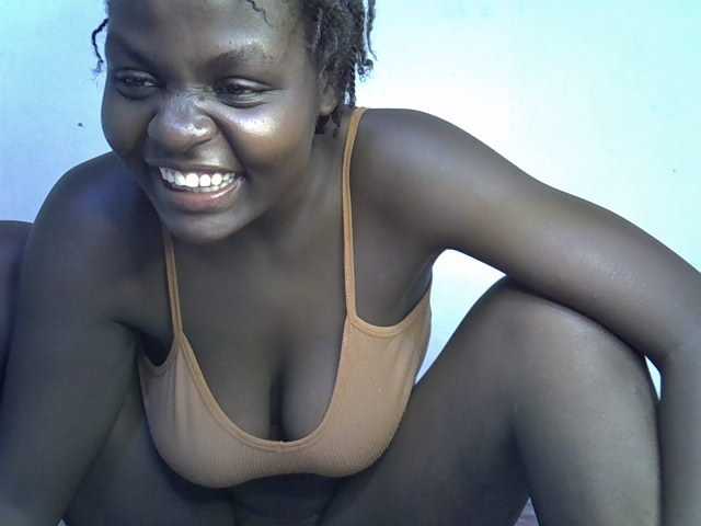 African-qeen1