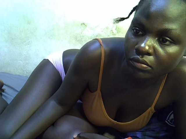 African-qeen1