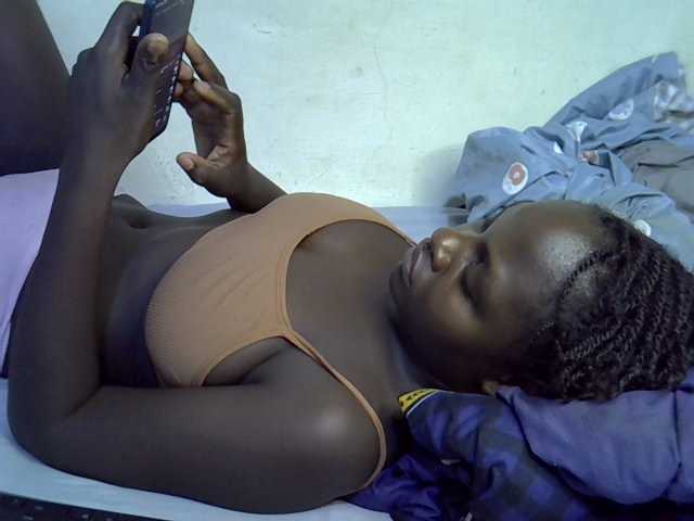African-qeen1, en directo ahora en BongaCams