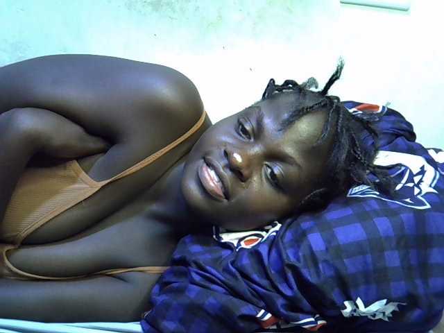 African-qeen1