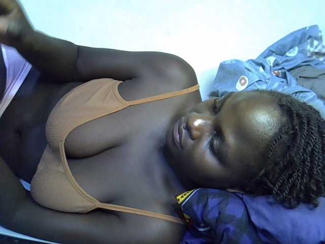 African-qeen1, en directo ahora en BongaCams