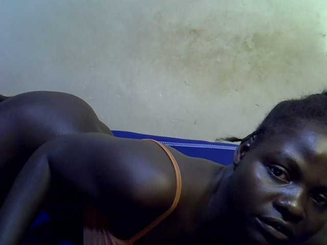 African-qeen1